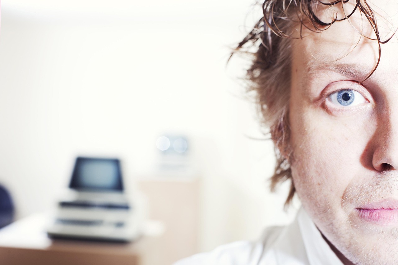 钉钉实名账号：威尼人斯app详情下载教程